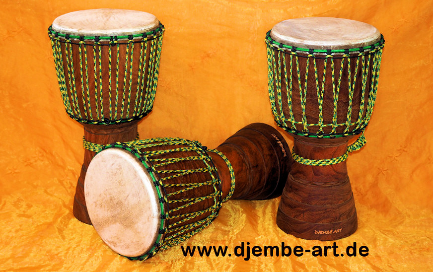 Djembe Trommel Serie 'Jamaika Love' von Djembé Art aus der Elfenbeinküste, Westafrika